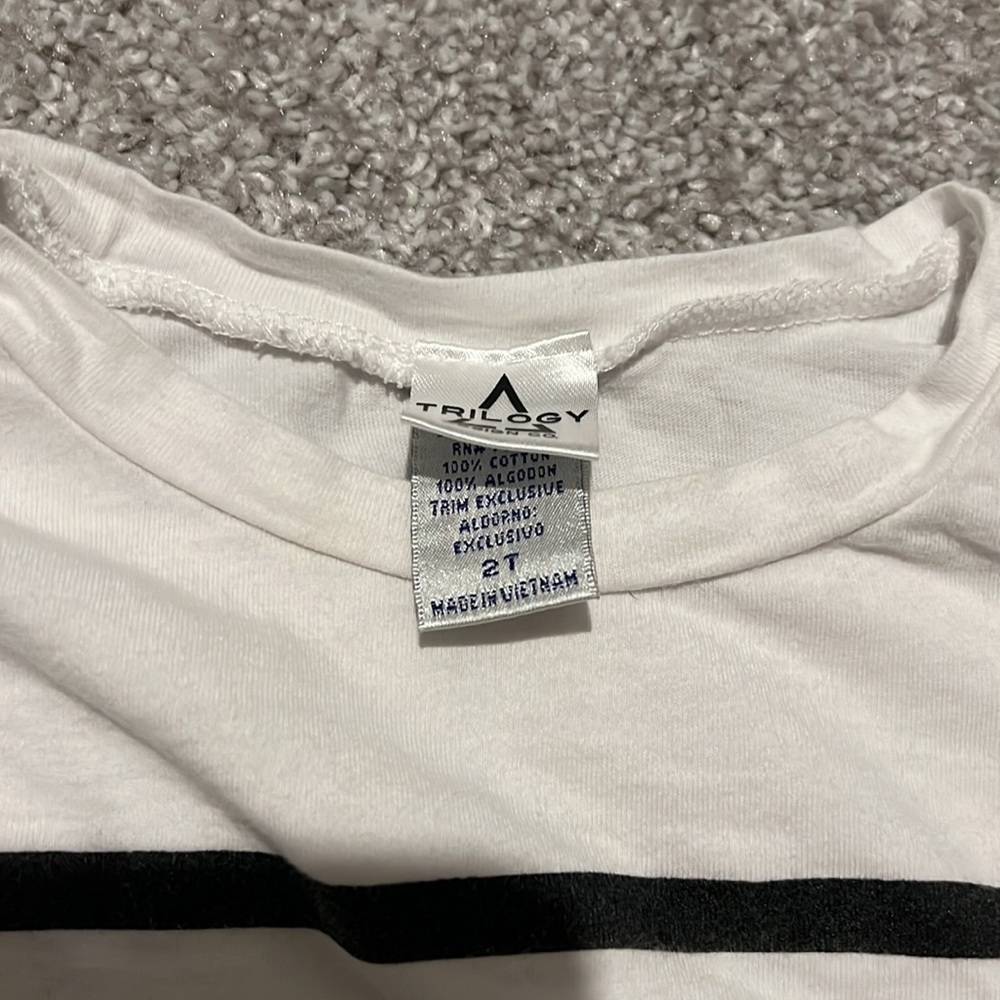 Trilogy design long sleeve 2-T - Picture 2 of 4